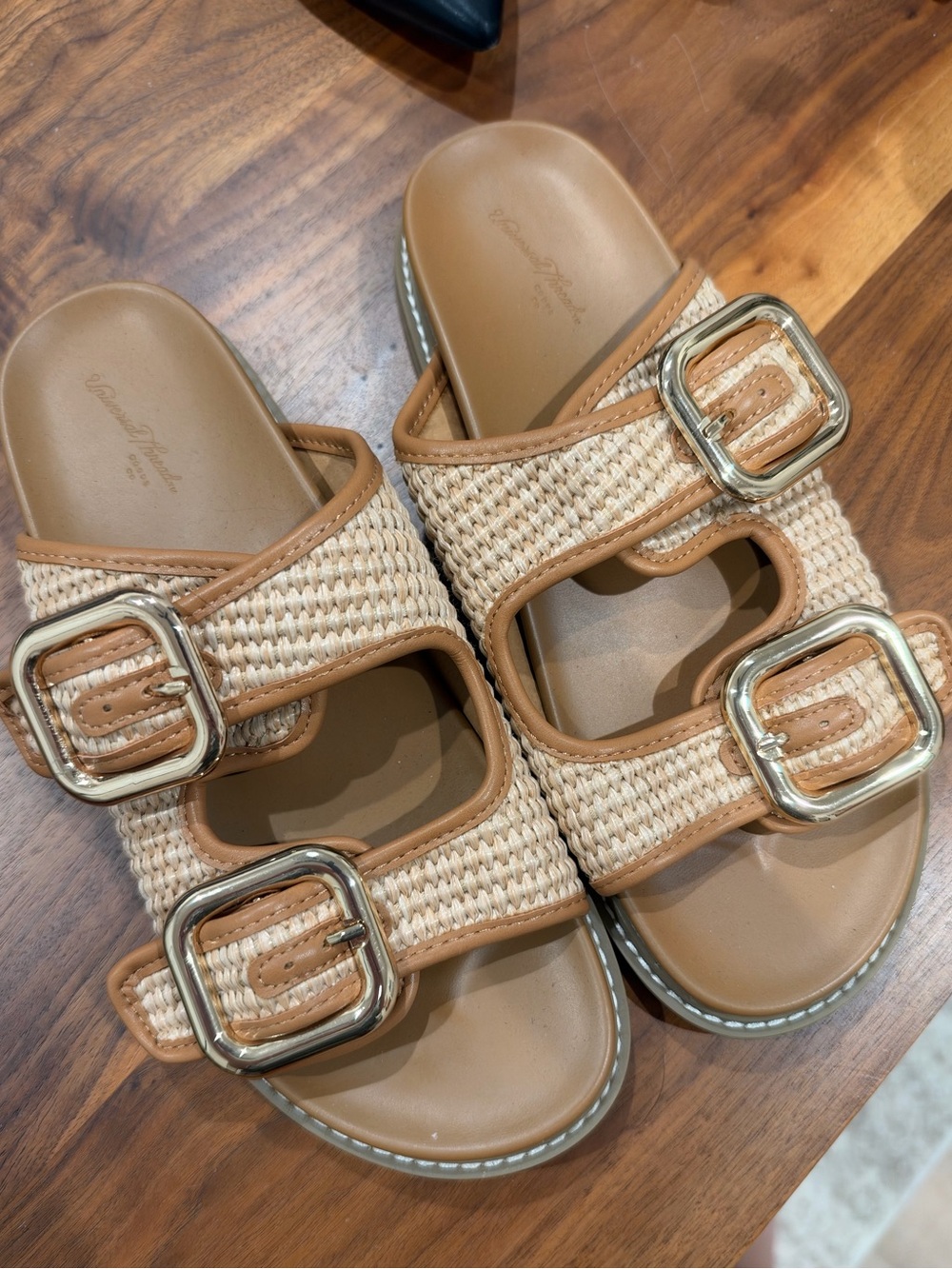 Universal Thread Sandals size 8 (NWOT)